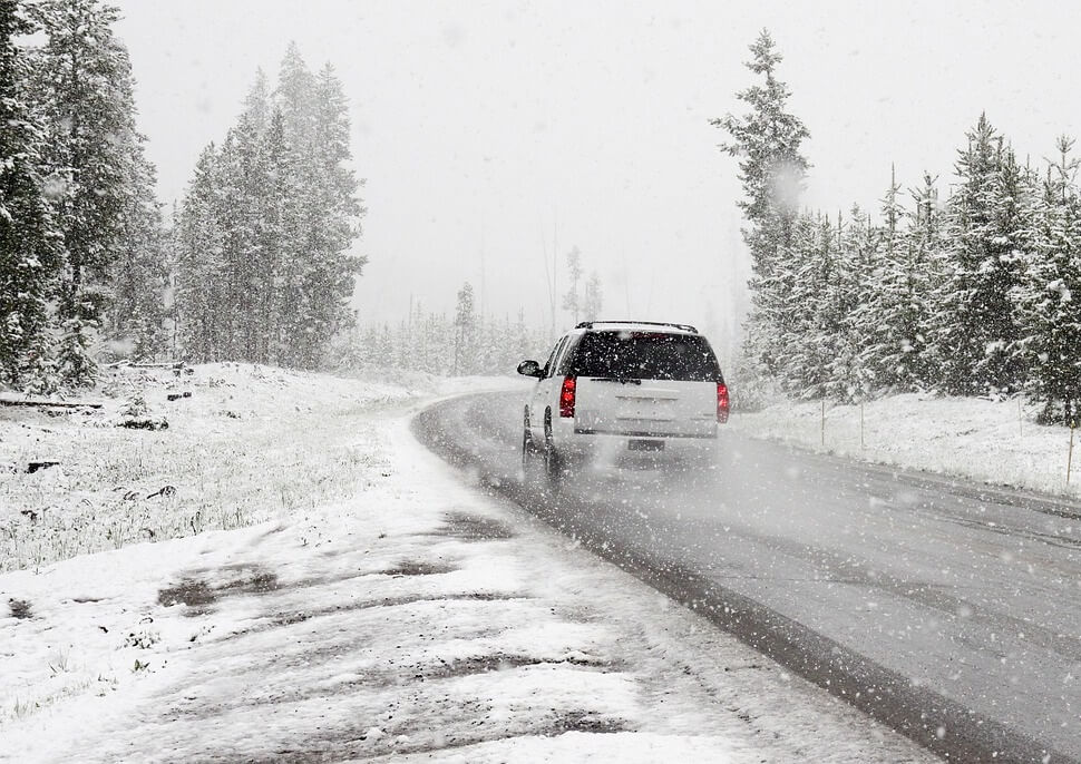 driving-in-snow